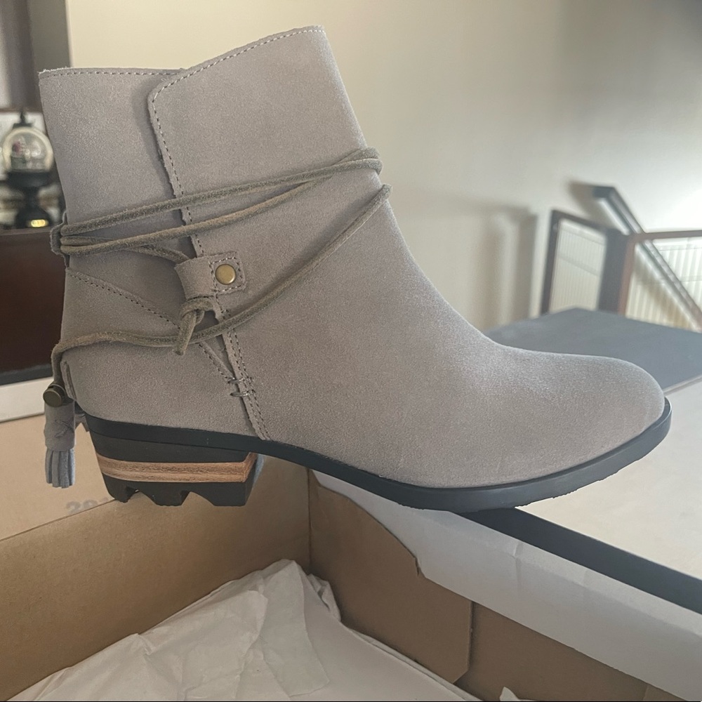 Sorel Farah short boots NIB 7.5